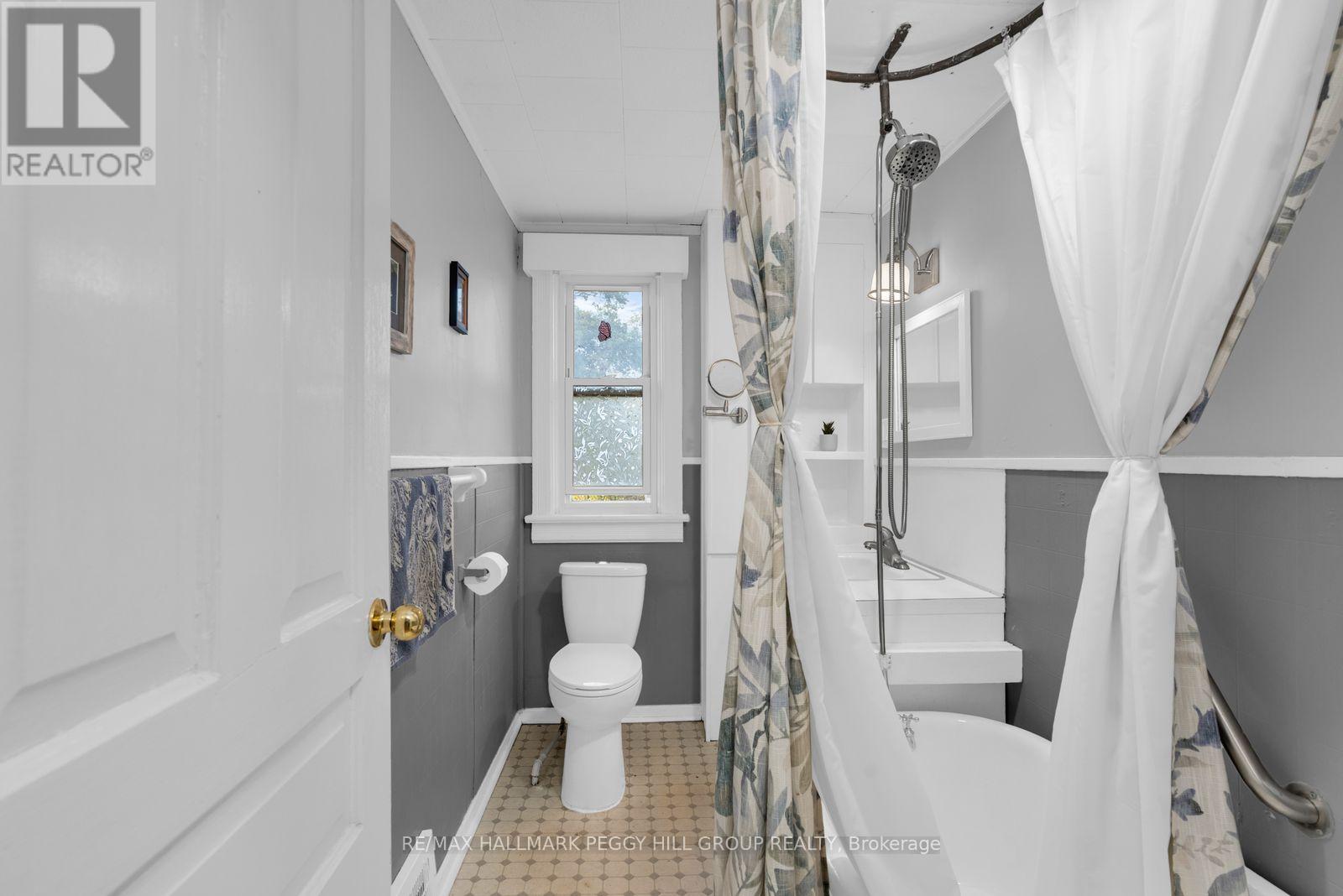 48 Brock Street, Barrie, ON photo 8