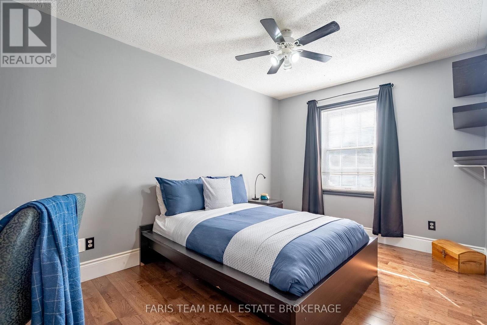 12 Valley View Drive, Springwater, ON photo 16
