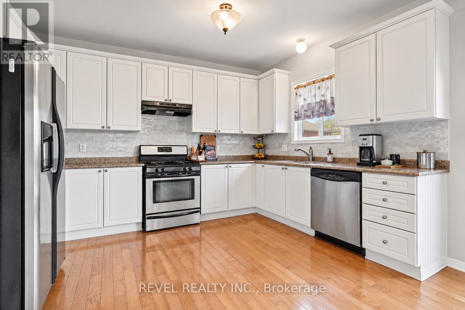30 SUN KING CRESCENT - 19