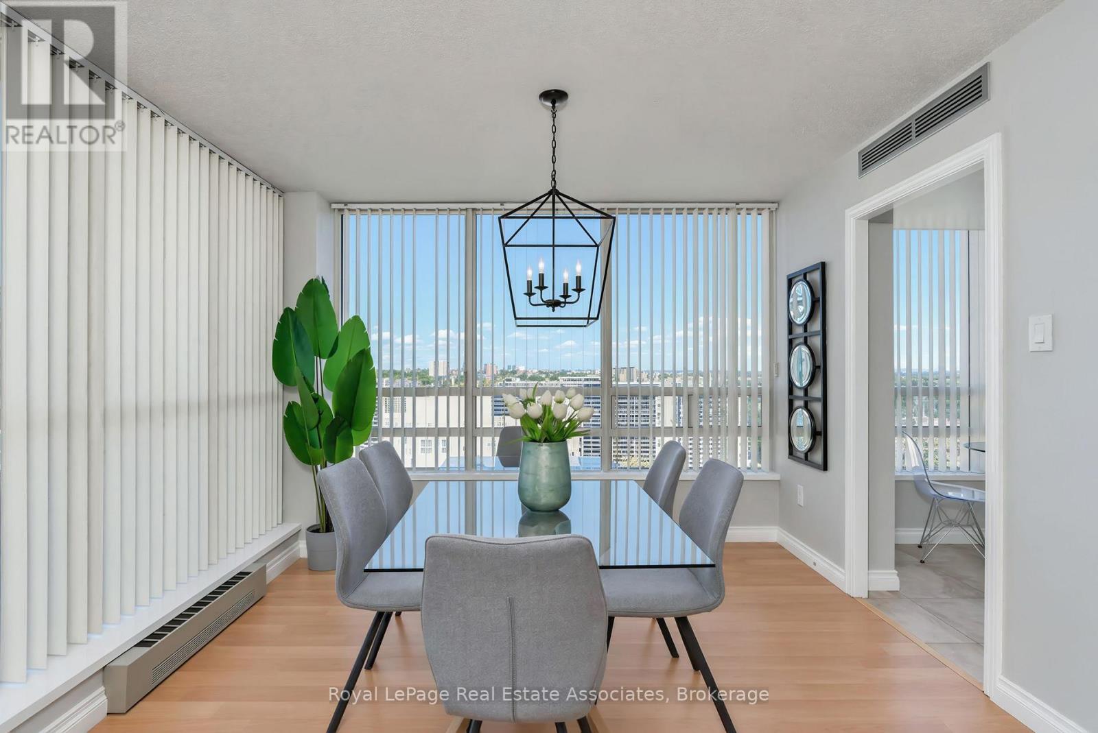1611- 75 King Street East, Mississauga, ON photo 11