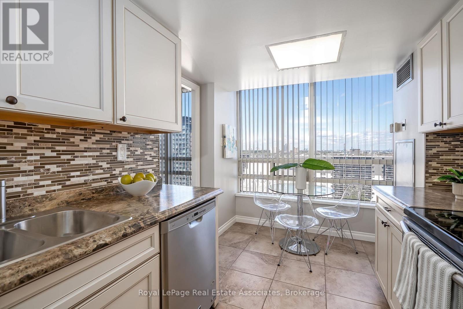 #1611 75 KING STREET E - 16