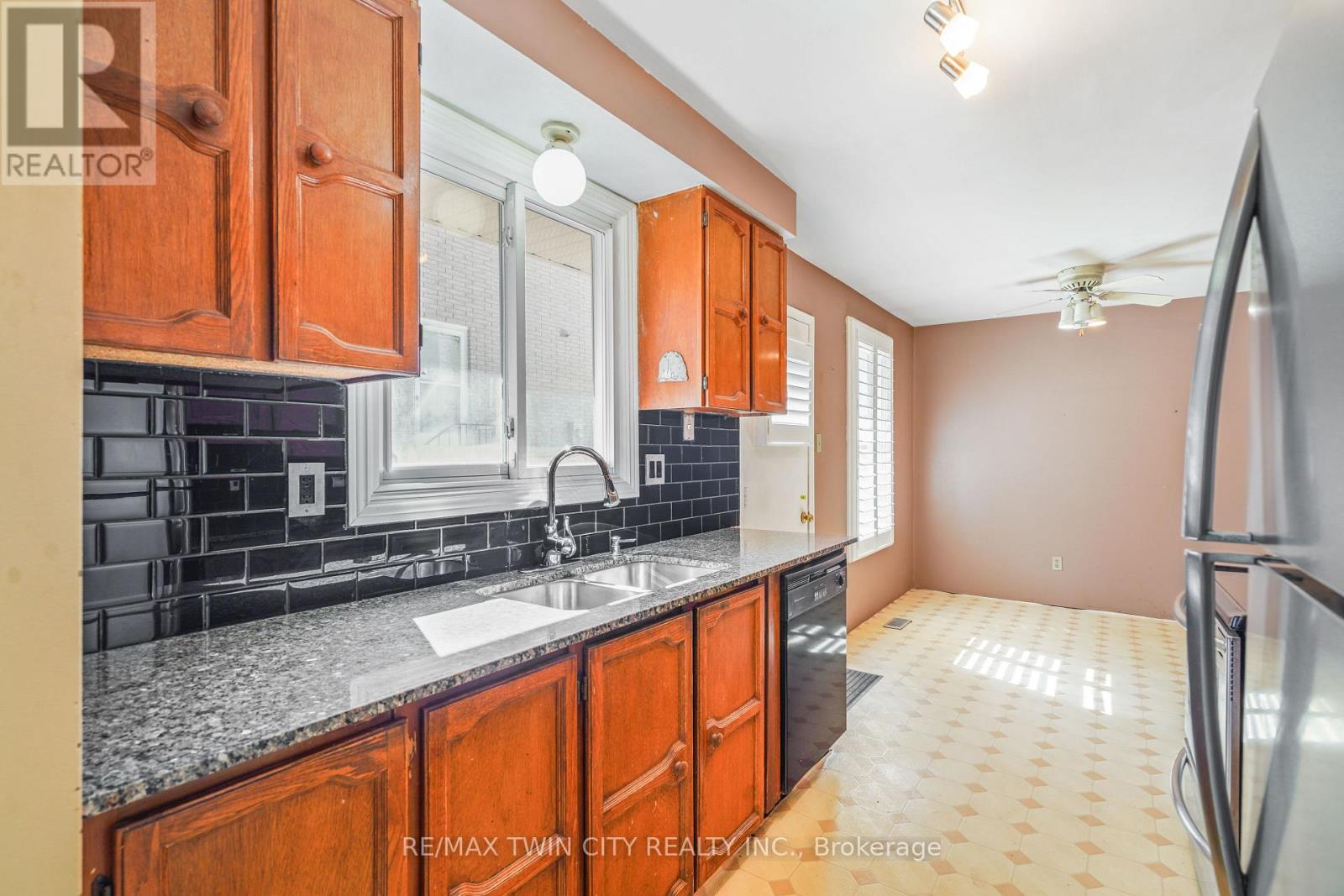 35 IVANHOE ROAD - 17