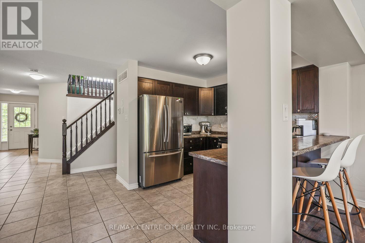 2296 YELLOWBIRCH WAY - 12