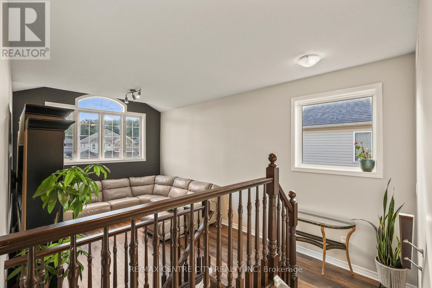 2296 Yellowbirch Way — photo 24