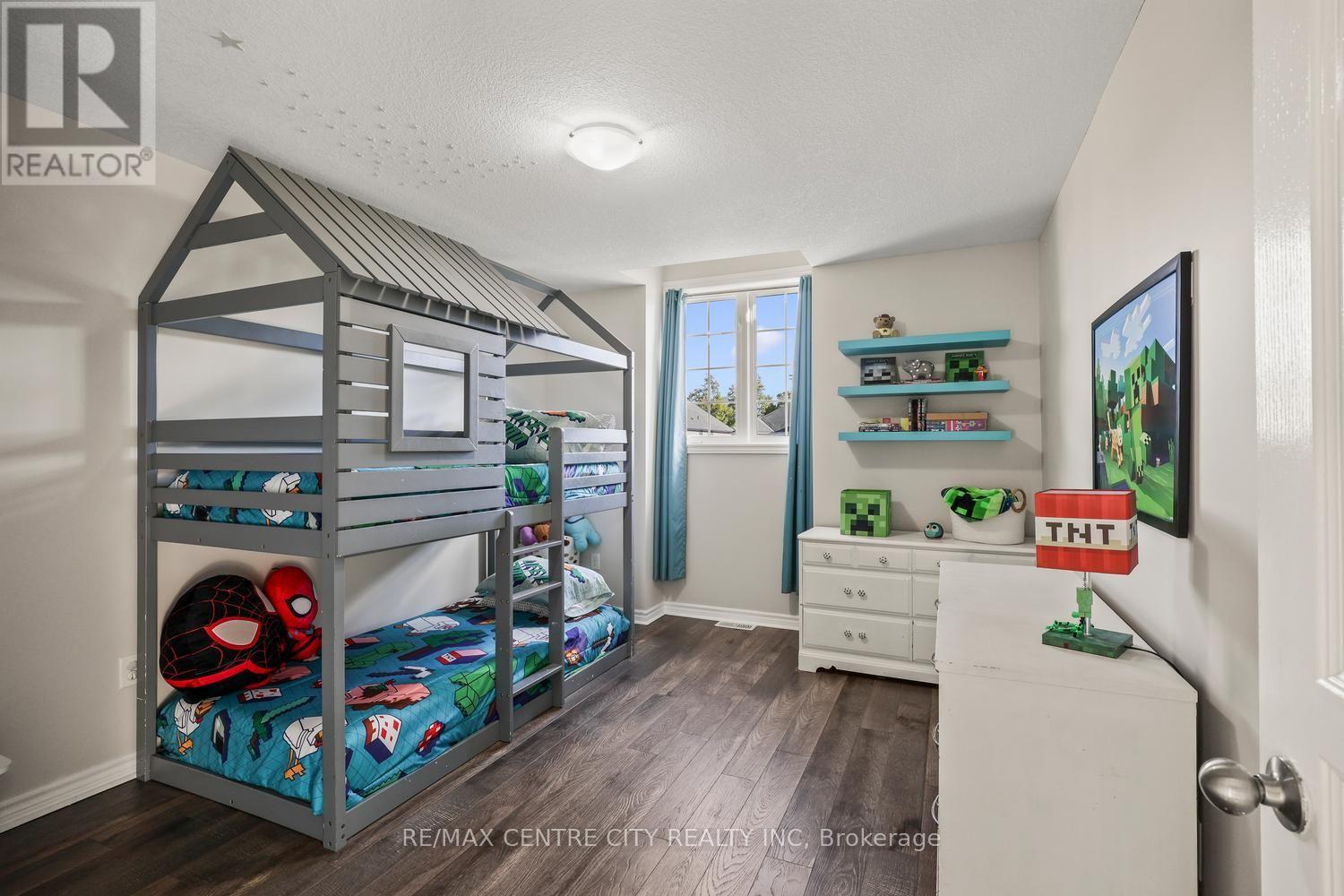 2296 YELLOWBIRCH WAY - 31