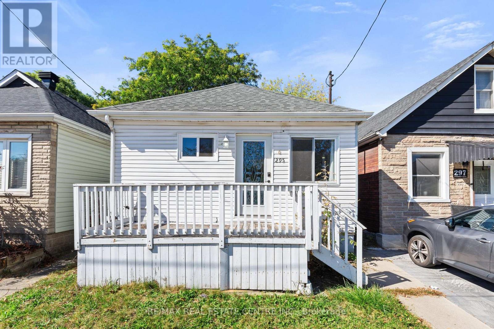 Photo of 295 Strathearn Avenue