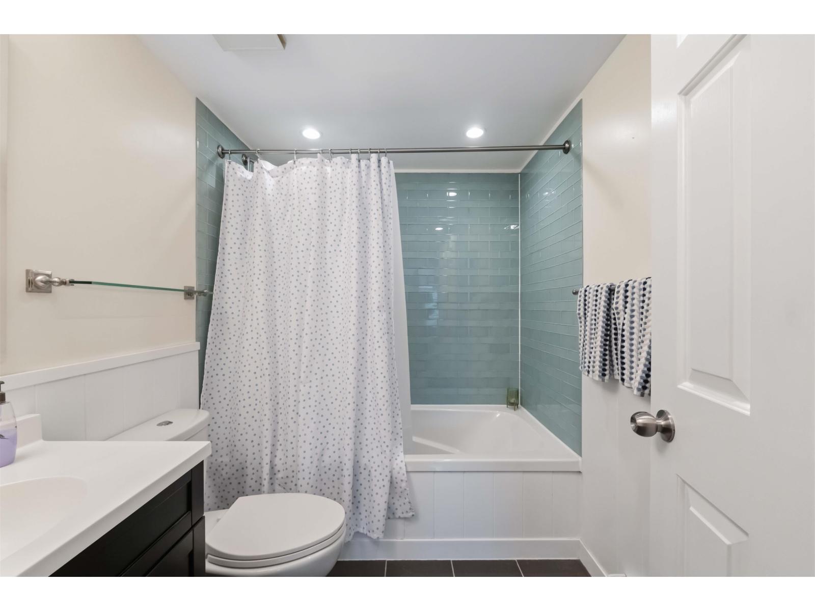 107 15875 MARINE DRIVE, White Rock - Image 1