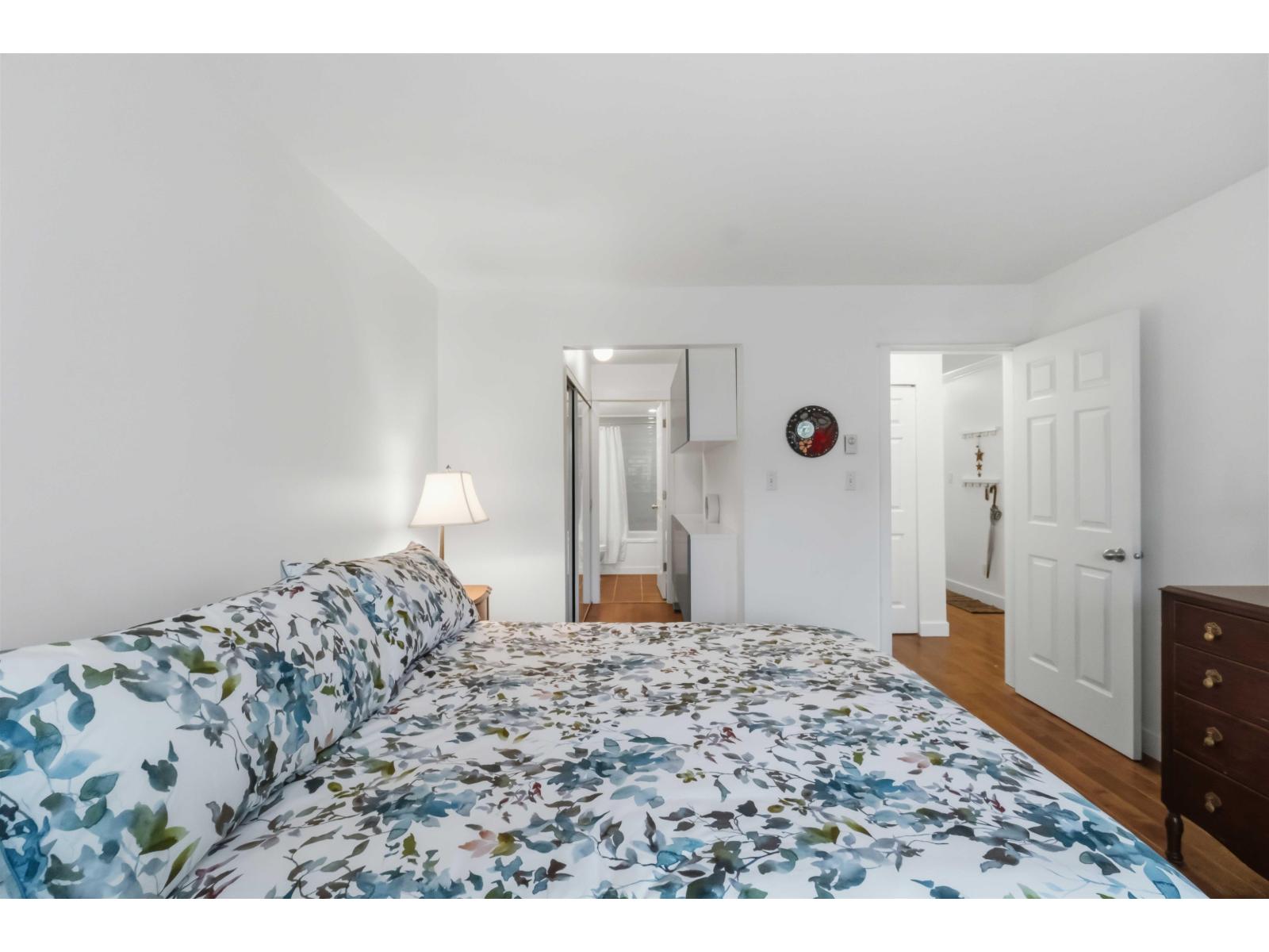 107 15875 MARINE DRIVE, White Rock - Image 1