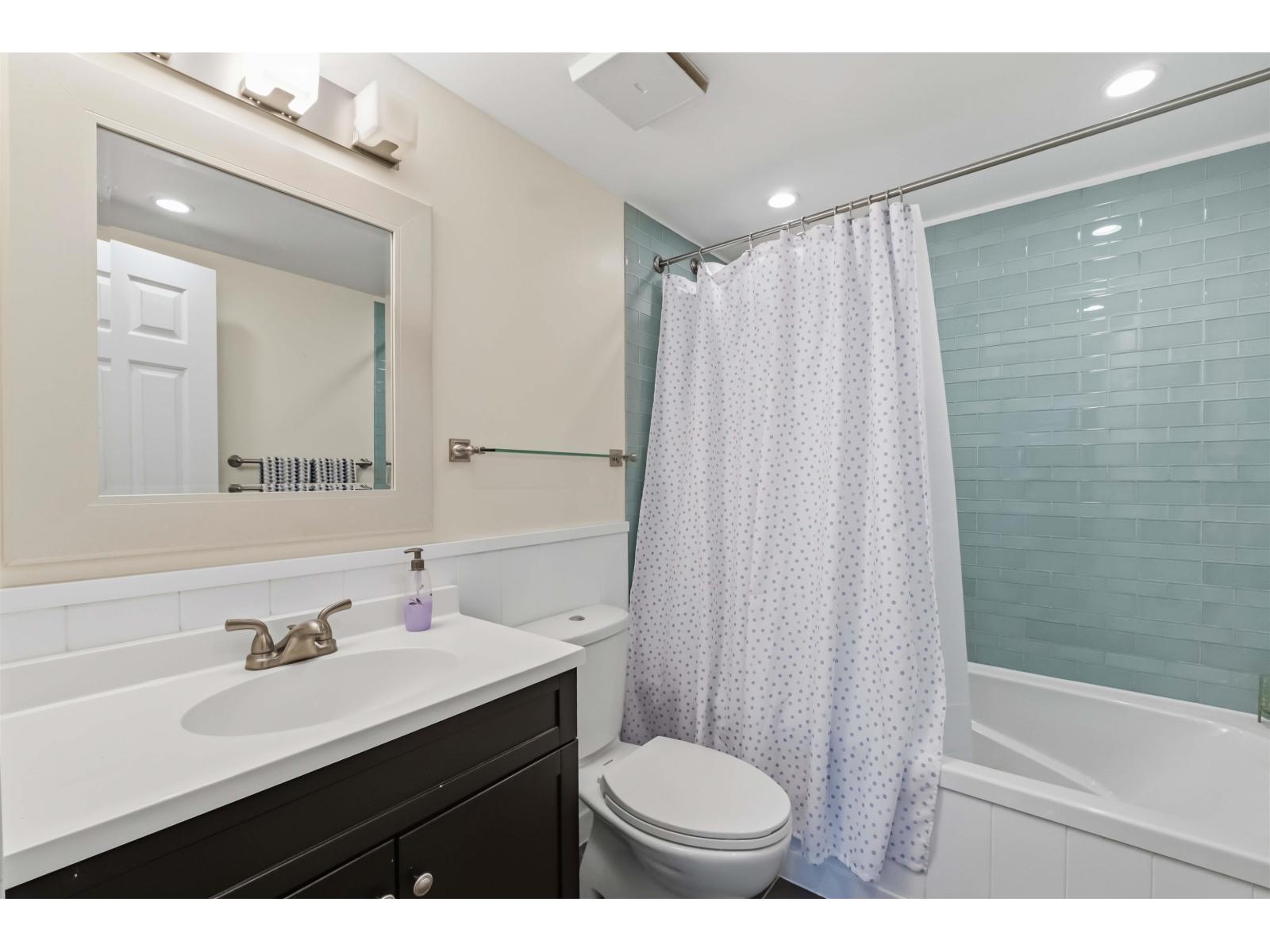107 15875 MARINE DRIVE, White Rock - Image 1