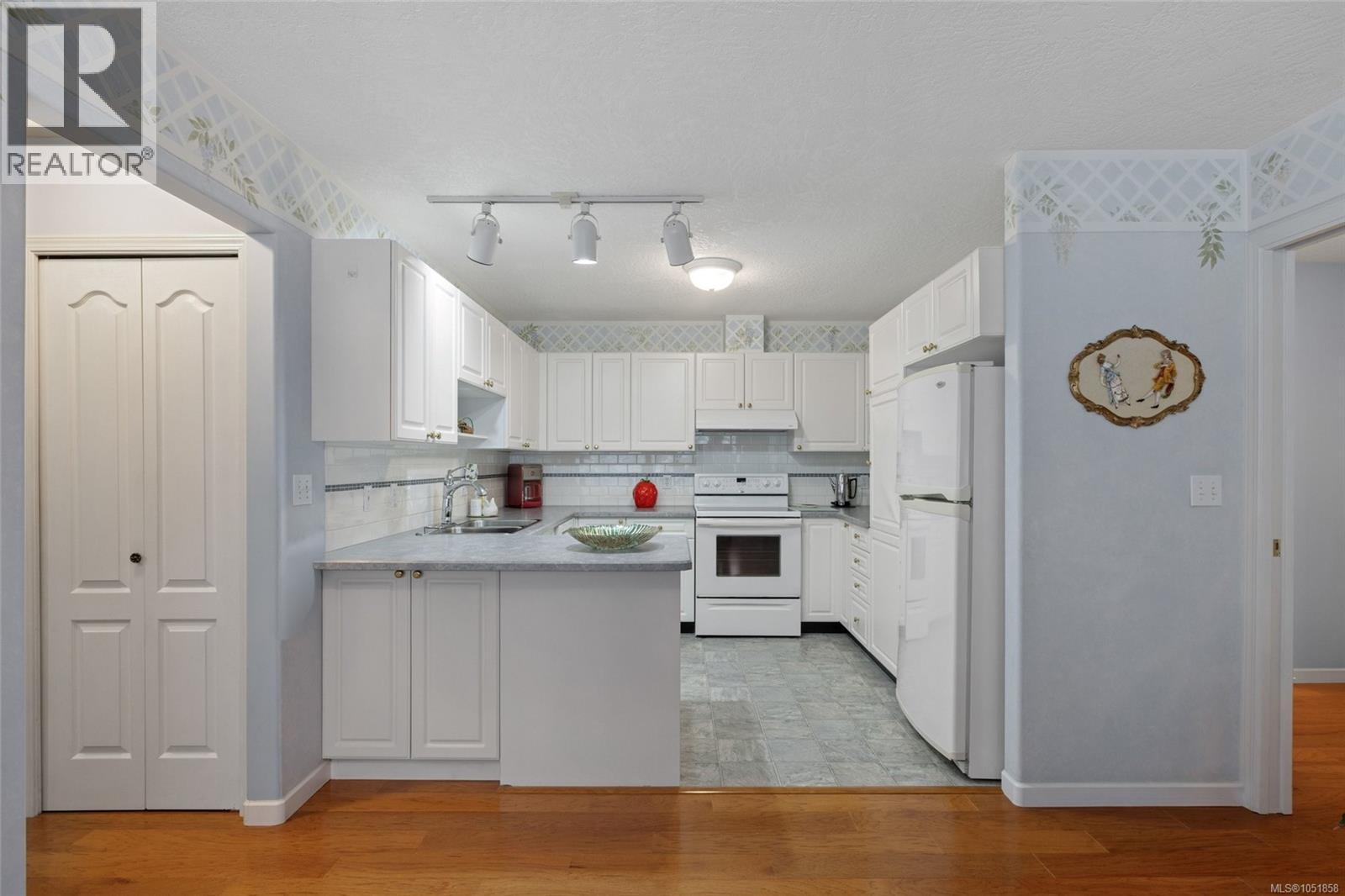 13 4619 Elk Lake Dr, Saanich - Image 1
