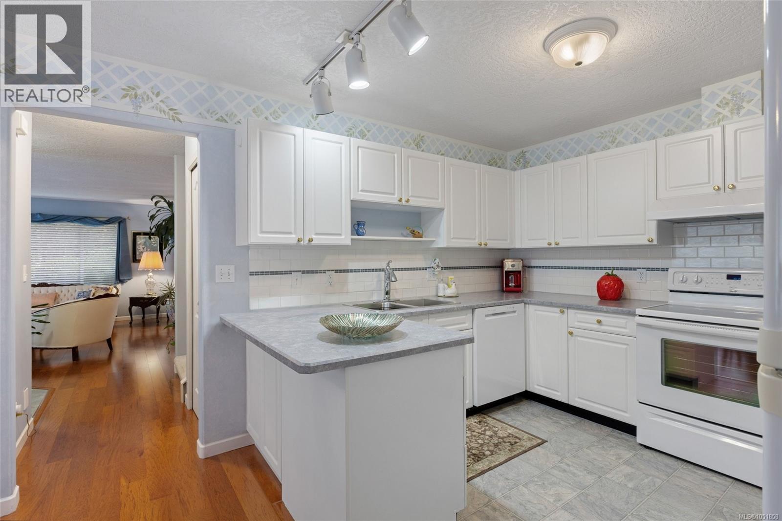 13 4619 Elk Lake Dr, Saanich - Image 1