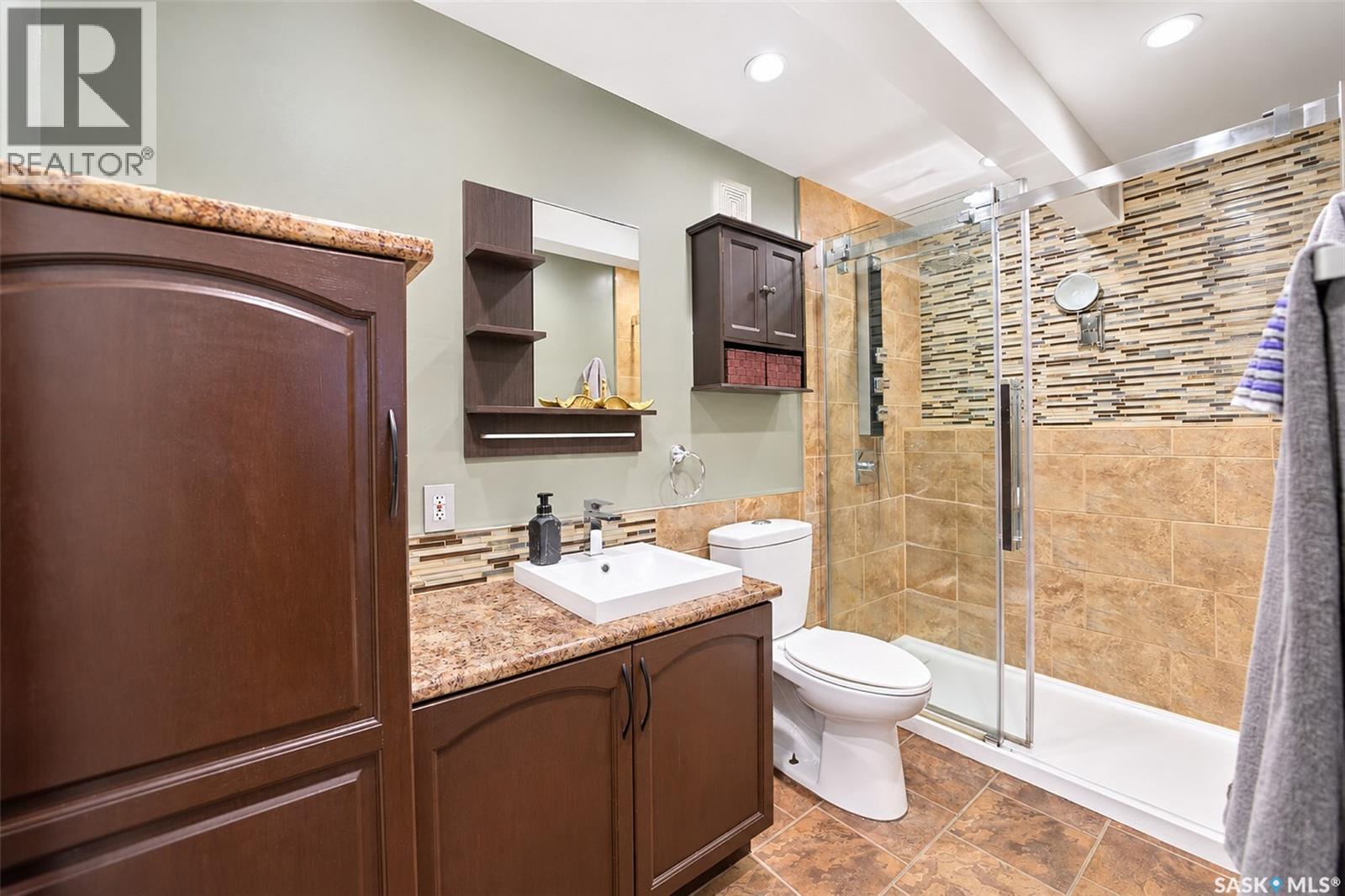 238 SHERRY CRESCENT - 40