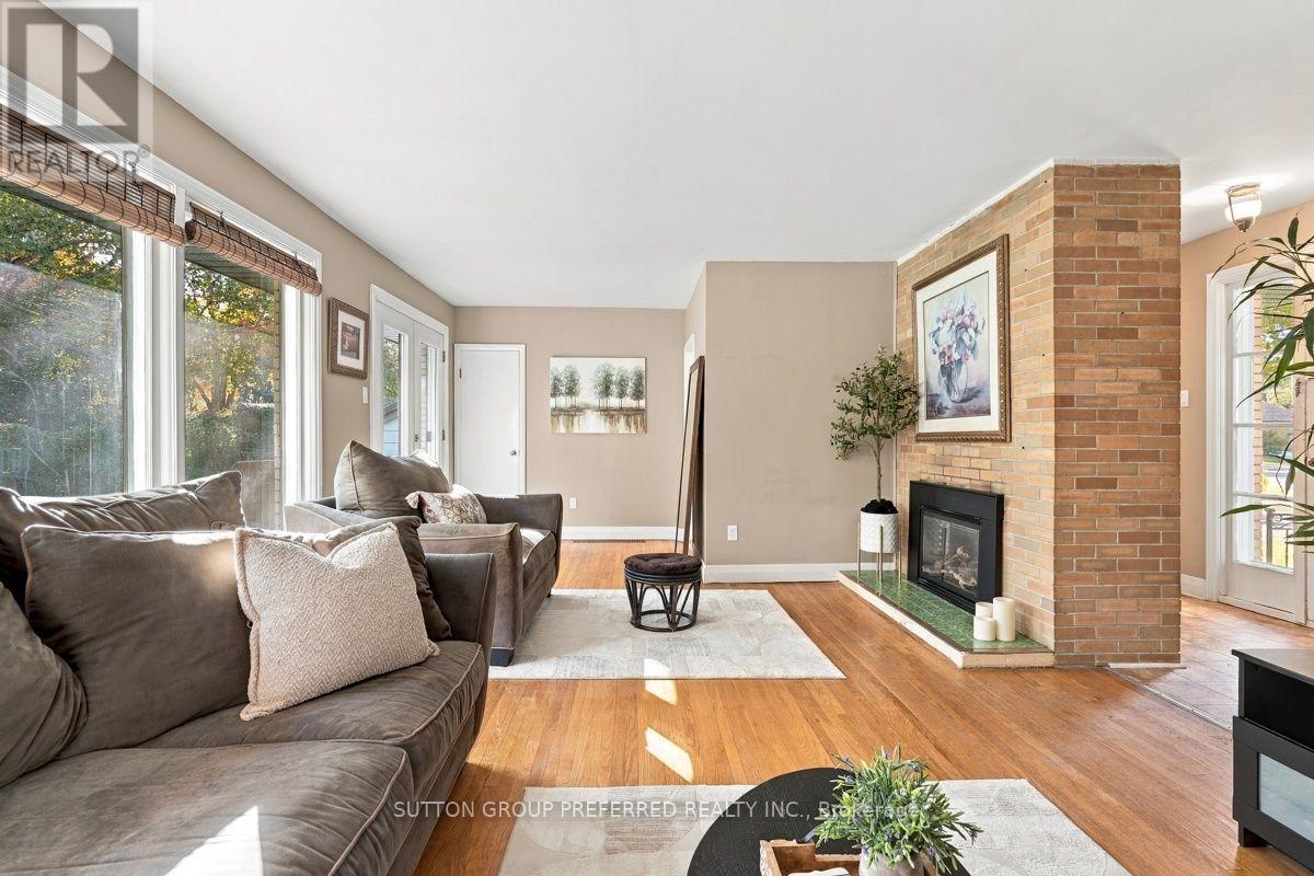 465 Glen Crescent — photo 10