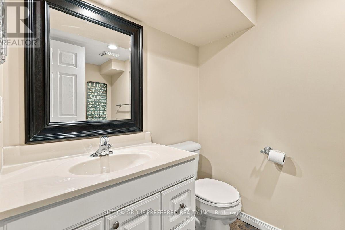 465 Glen Crescent — photo 32