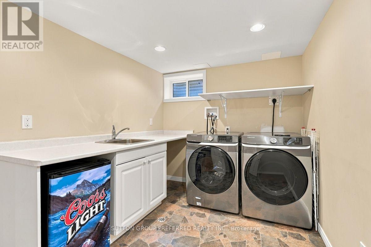 465 Glen Crescent — photo 34