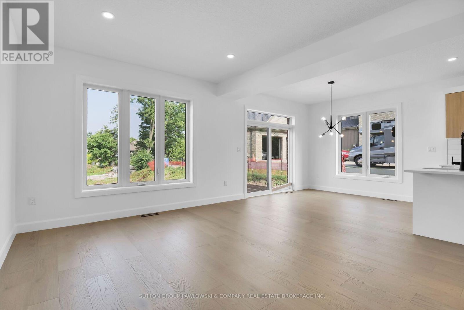 414 Old Wonderland Road — photo 11