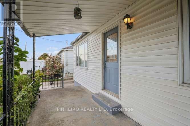 1217 TRAFALGAR STREET - 5