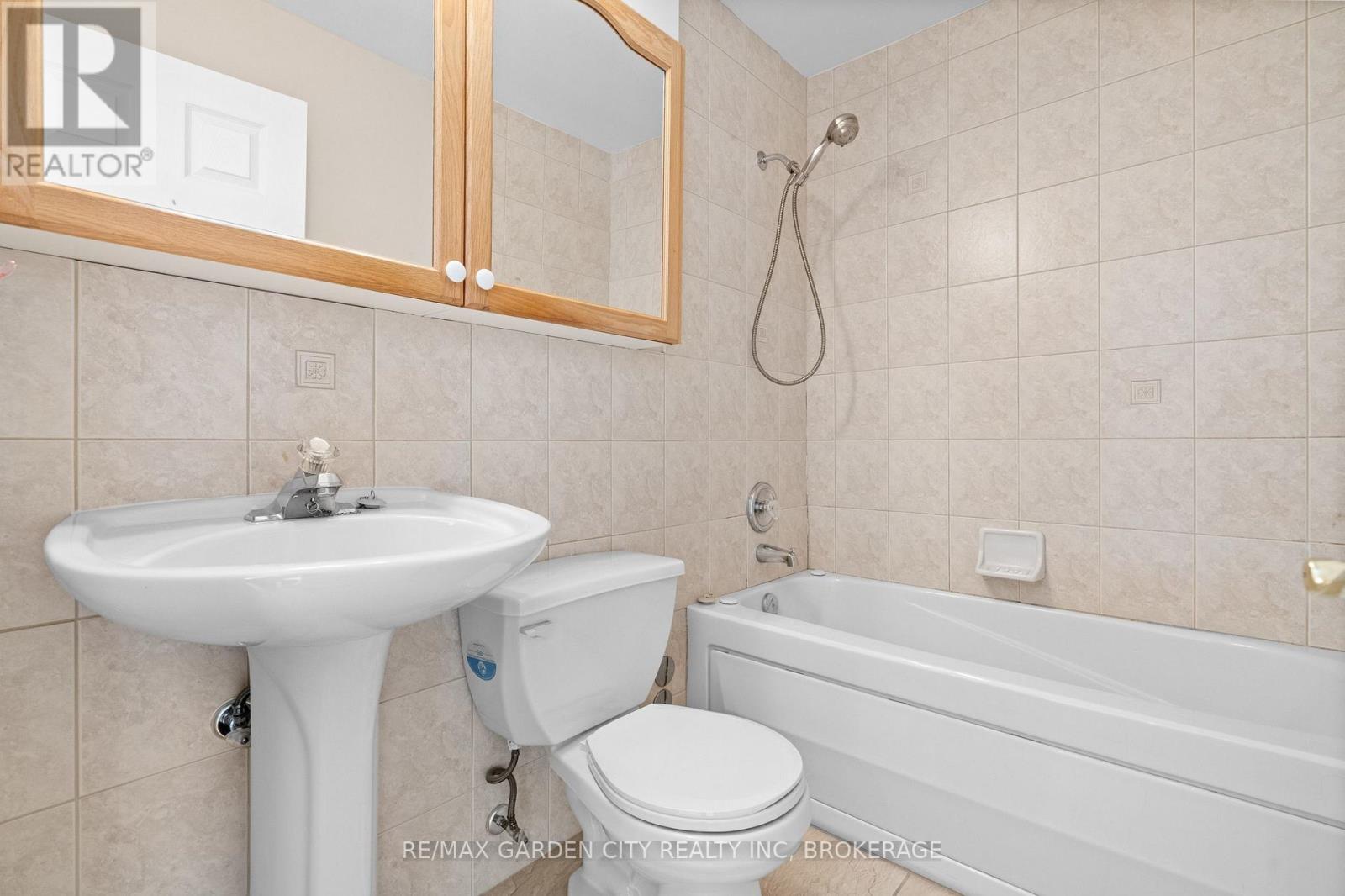 #211 264 OAKDALE AVENUE - 22