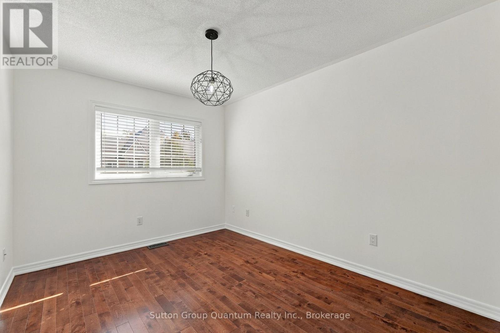 2435 MONTAGNE AVENUE - 32