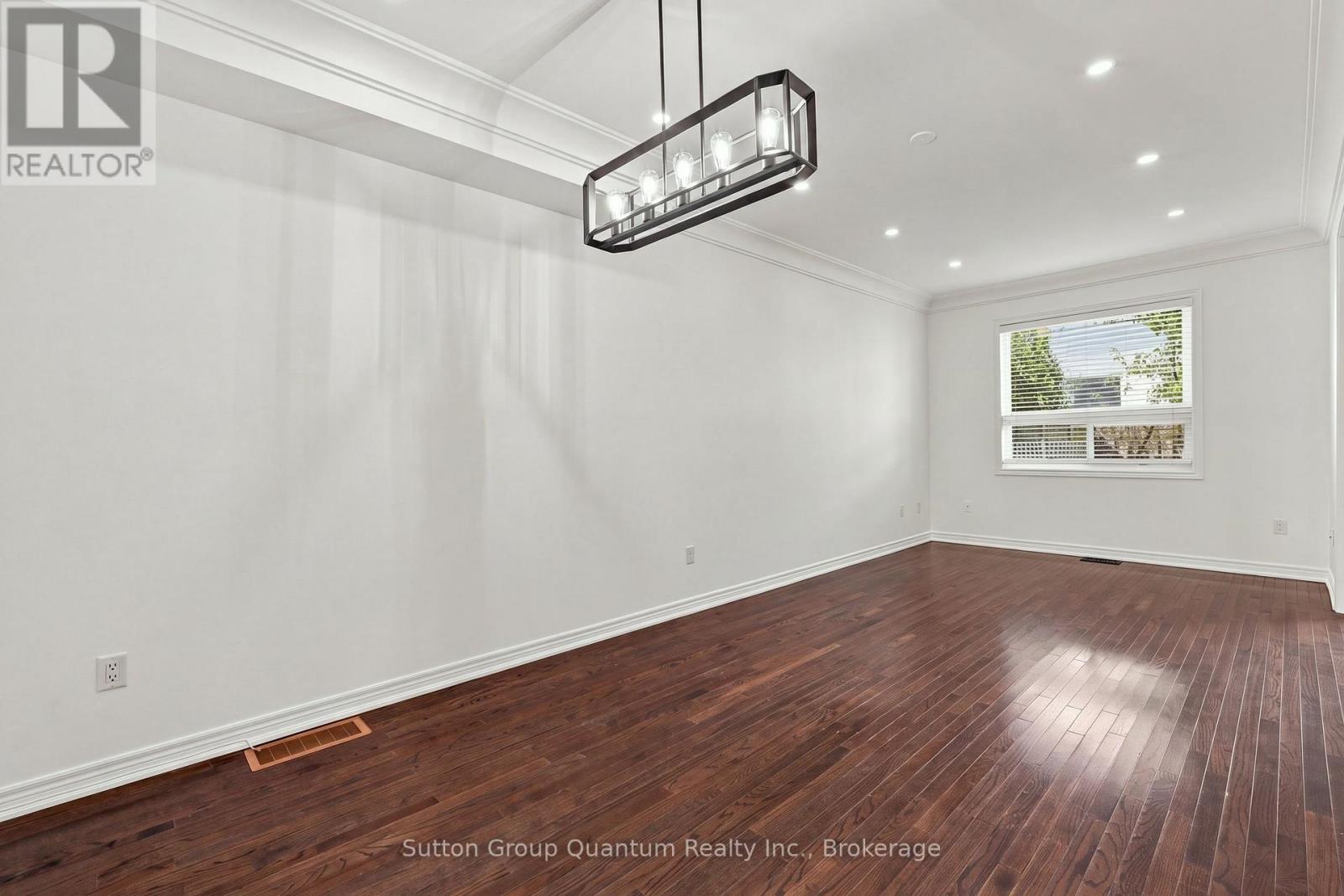 2435 MONTAGNE AVENUE - 7