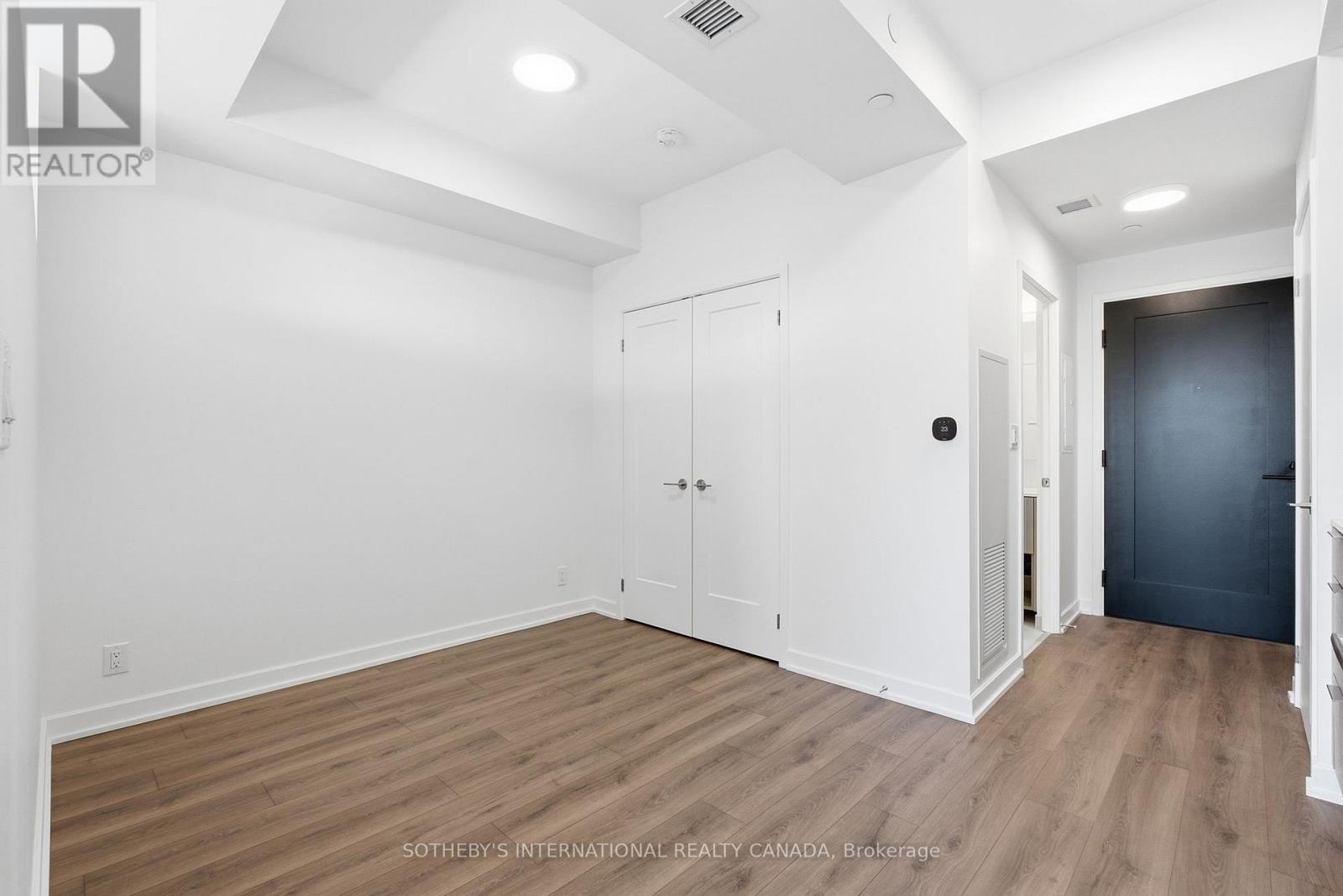 88 Bathurst Street — photo 46