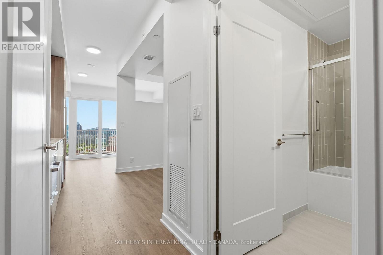 88 Bathurst Street — photo 47