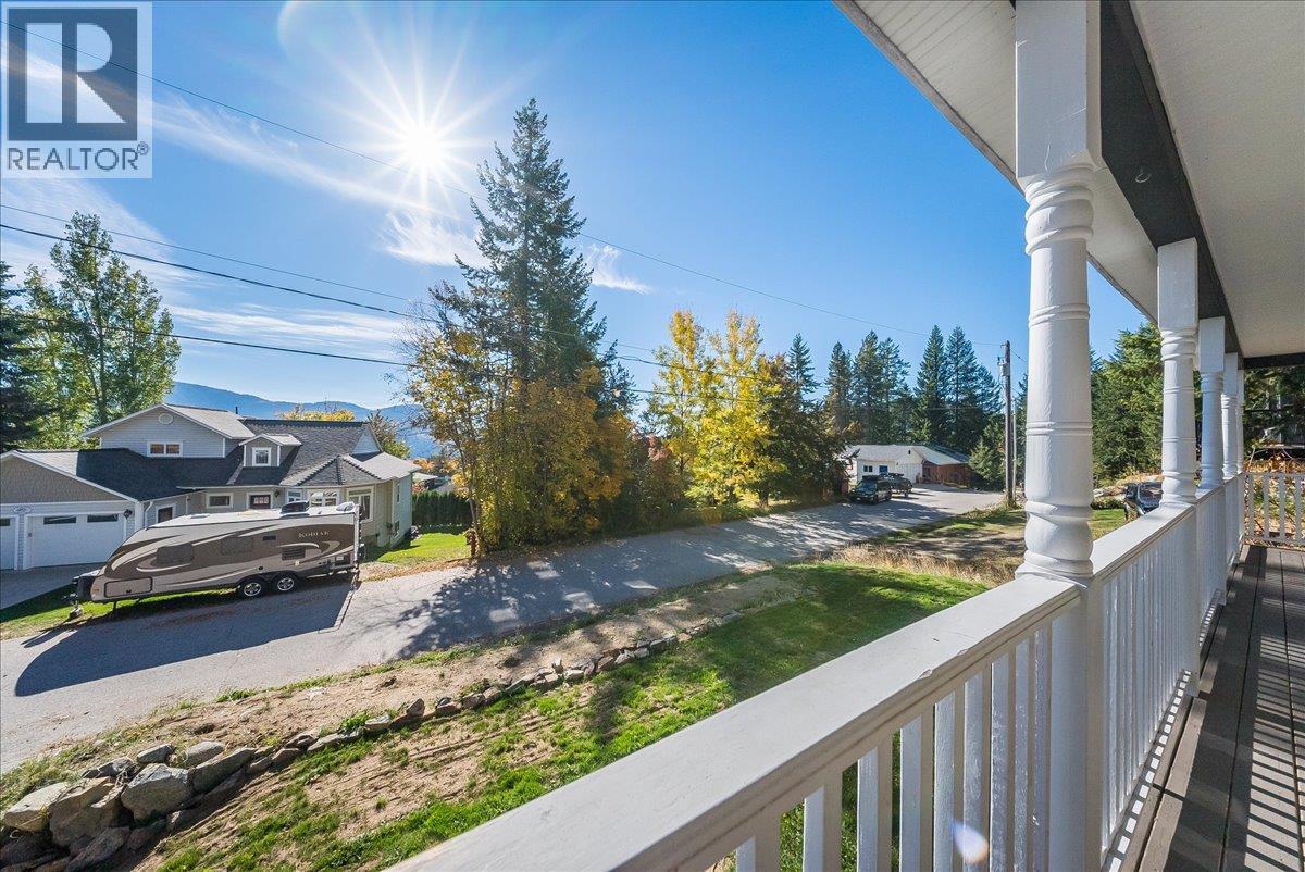 1860 Planer Crescent, Rossland - Image 1
