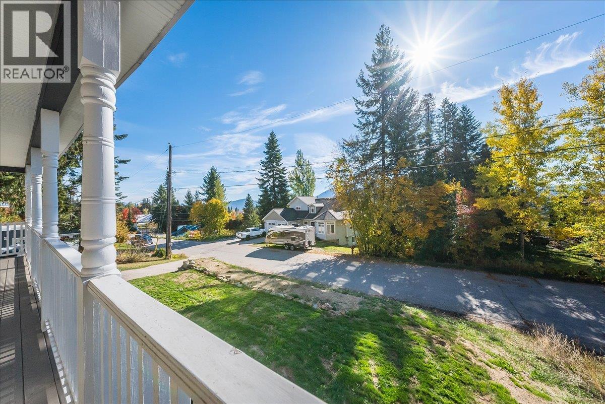 1860 Planer Crescent, Rossland - Image 1