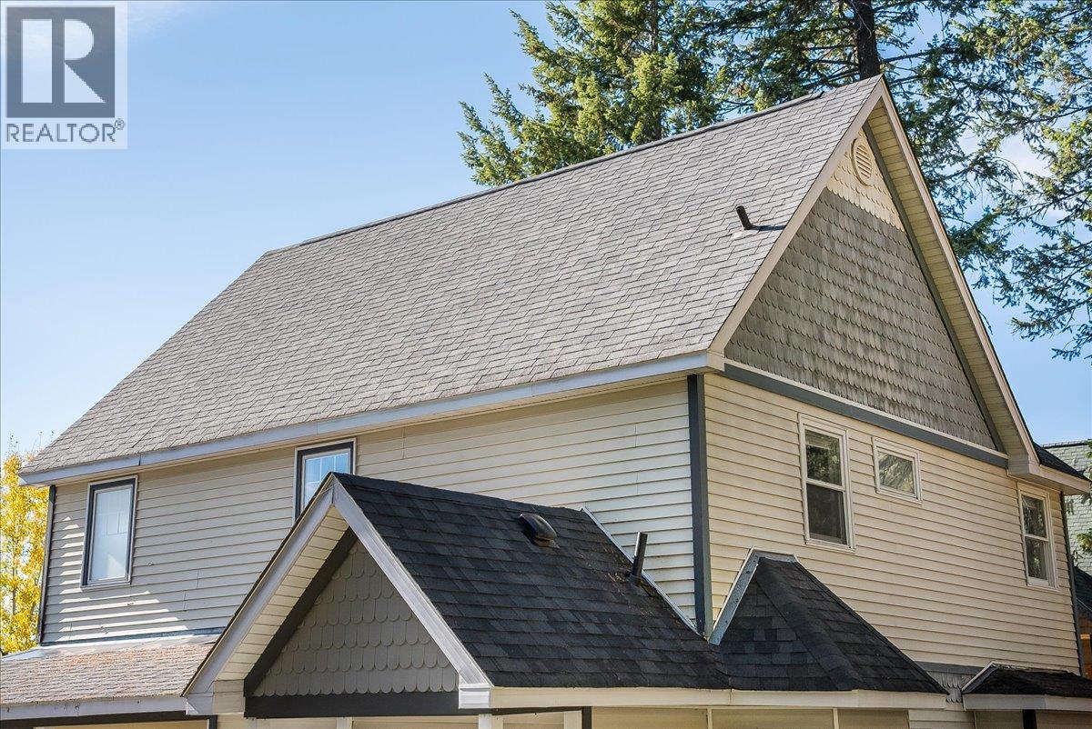 1860 Planer Crescent, Rossland - Image 1