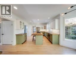Full ensuite bathroom - 1860 Planer Crescent, Rossland, BC V0G1Y0 Photo 9