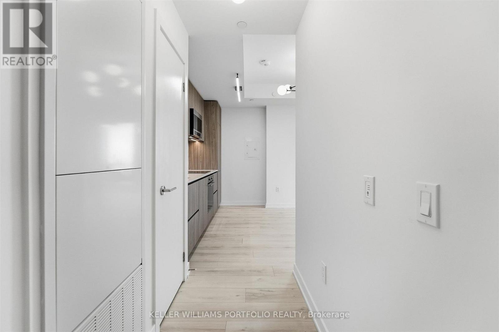 110 Broadway Avenue — photo 12