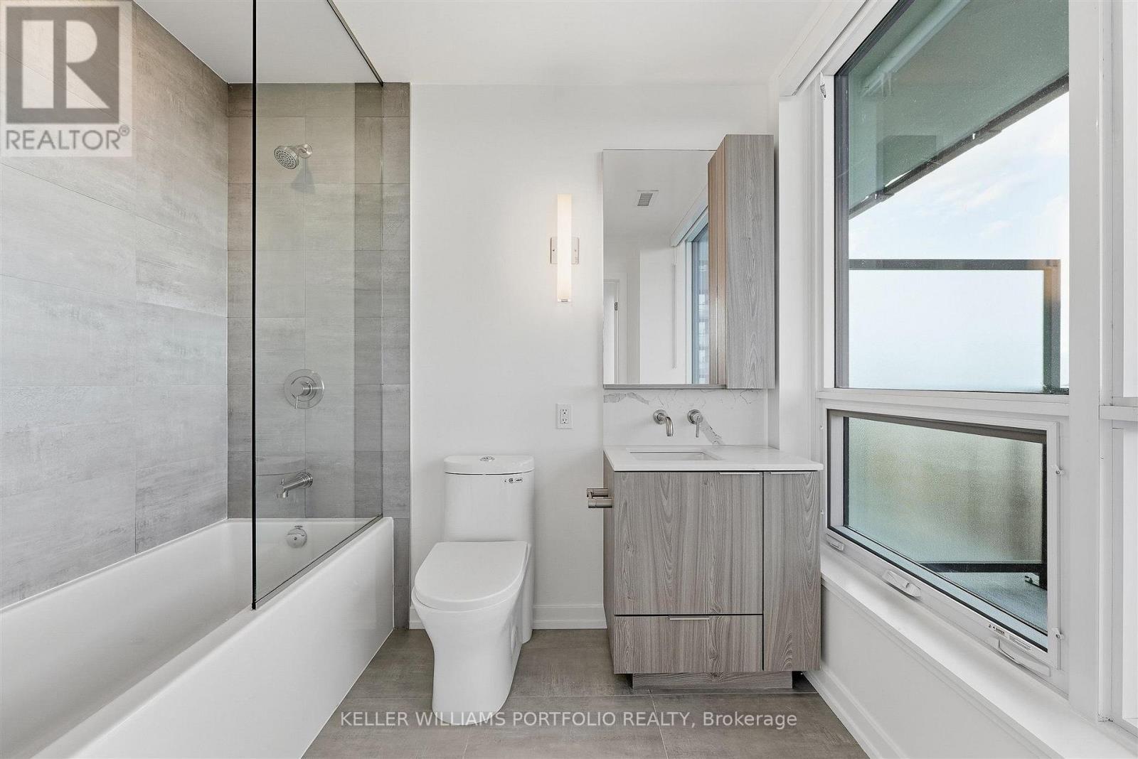 110 Broadway Avenue — photo 20