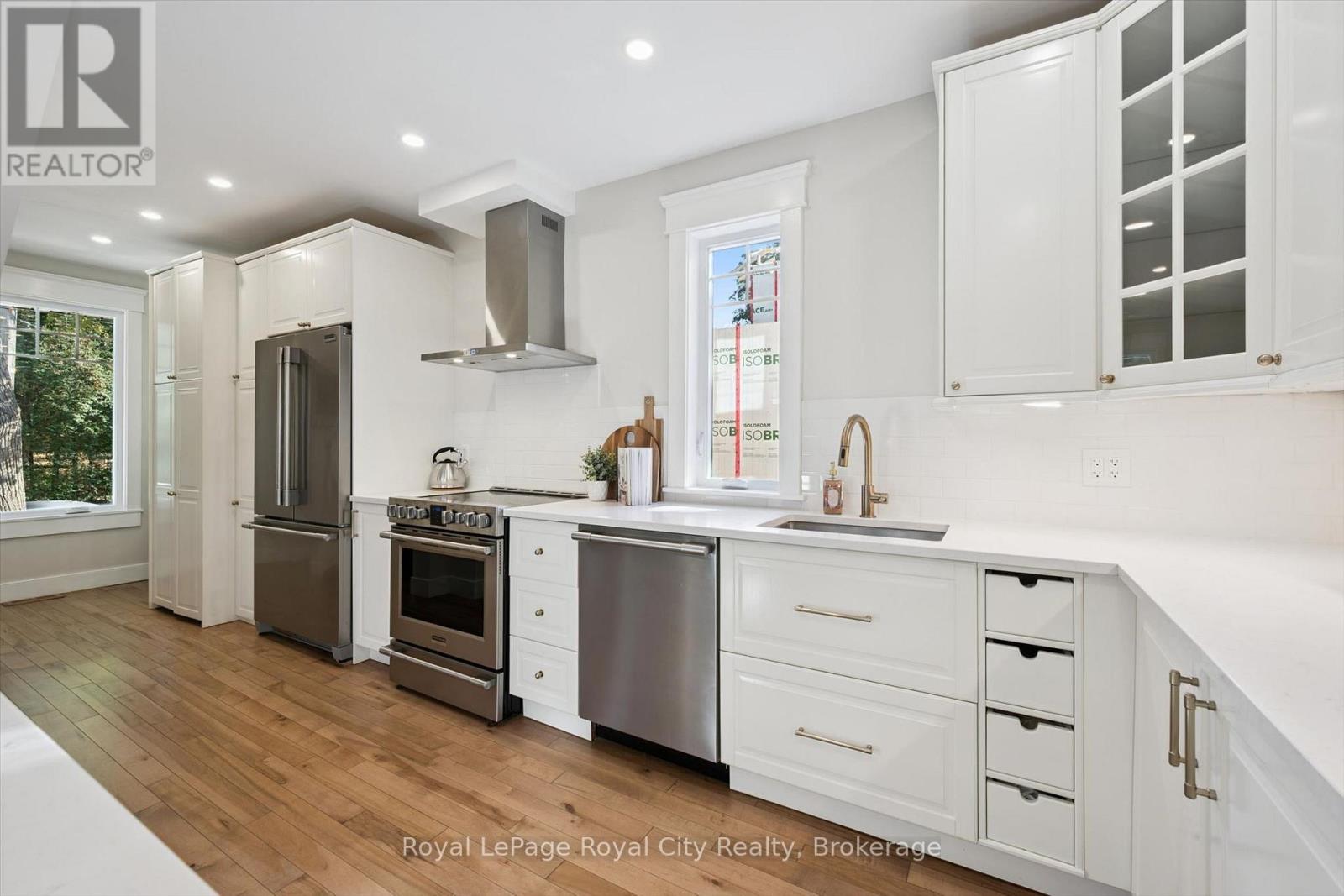 31 JAMES STREET W - 11