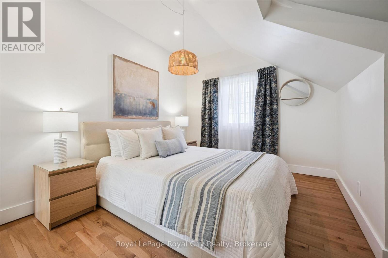31 JAMES STREET W - 21