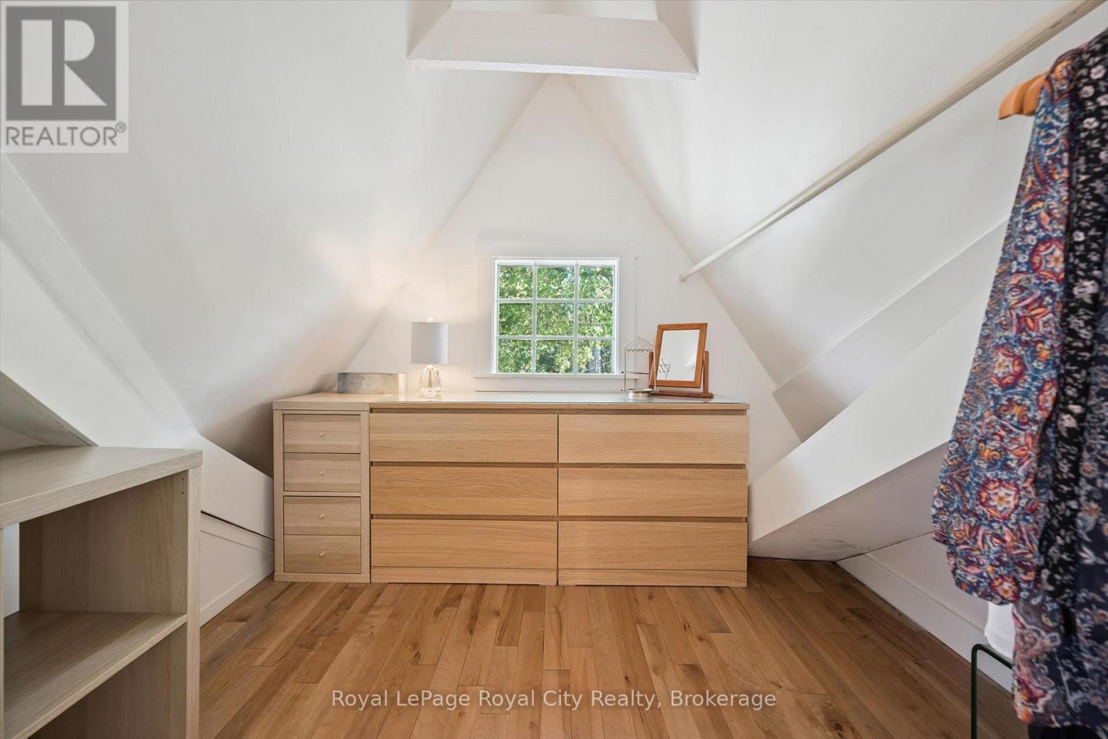 31 JAMES STREET W - 22