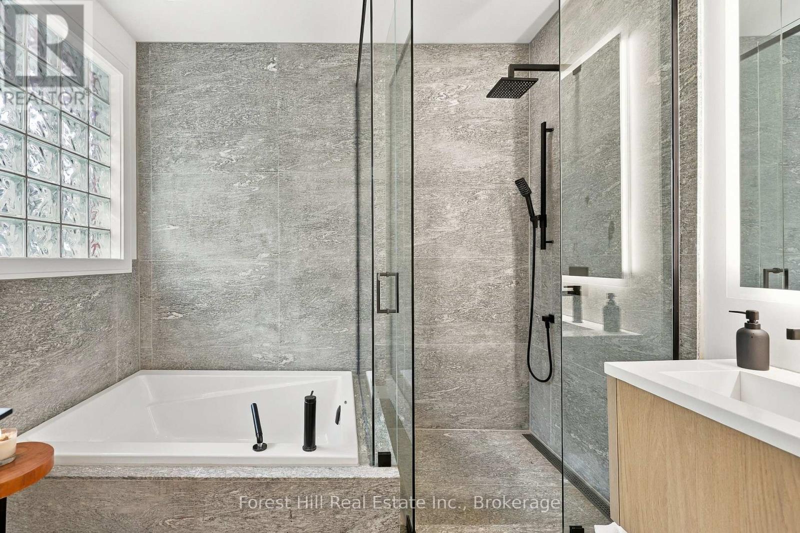 #15 224 BLUESKI GEORGE CRESCENT - Image 20
