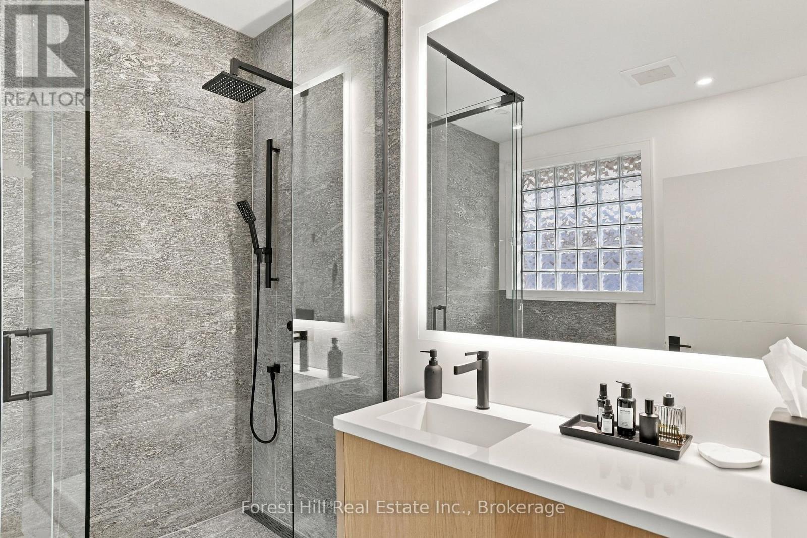 #15 224 BLUESKI GEORGE CRESCENT - Image 21