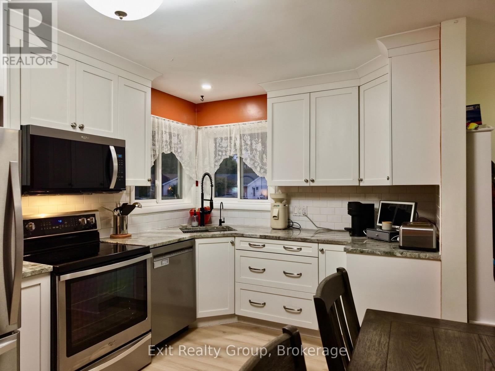 42 Third Avenue, Quinte West, ON photo 11