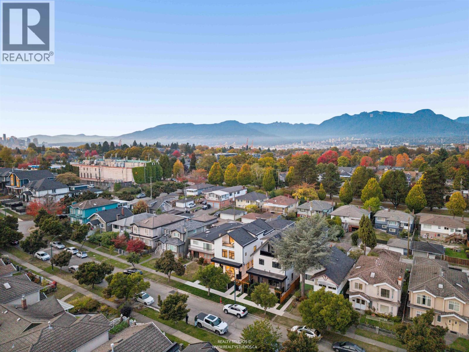1 2541 E 2ND AVENUE, Vancouver - Image 1