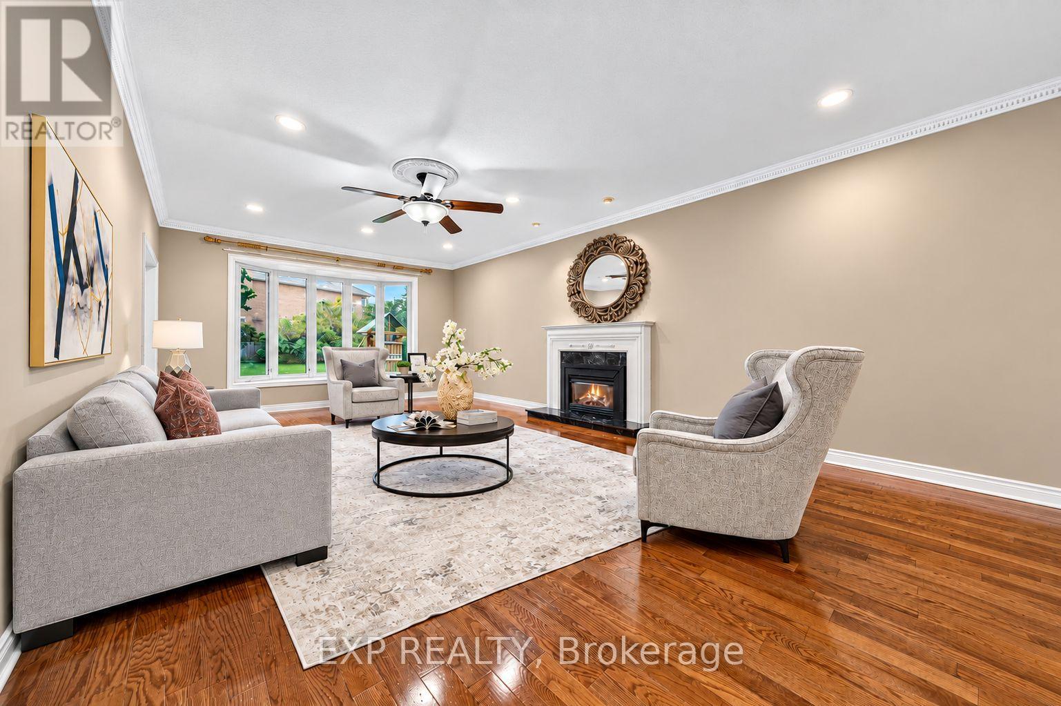 2 Shallmar Gardens, Richmond Hill, ON photo 13