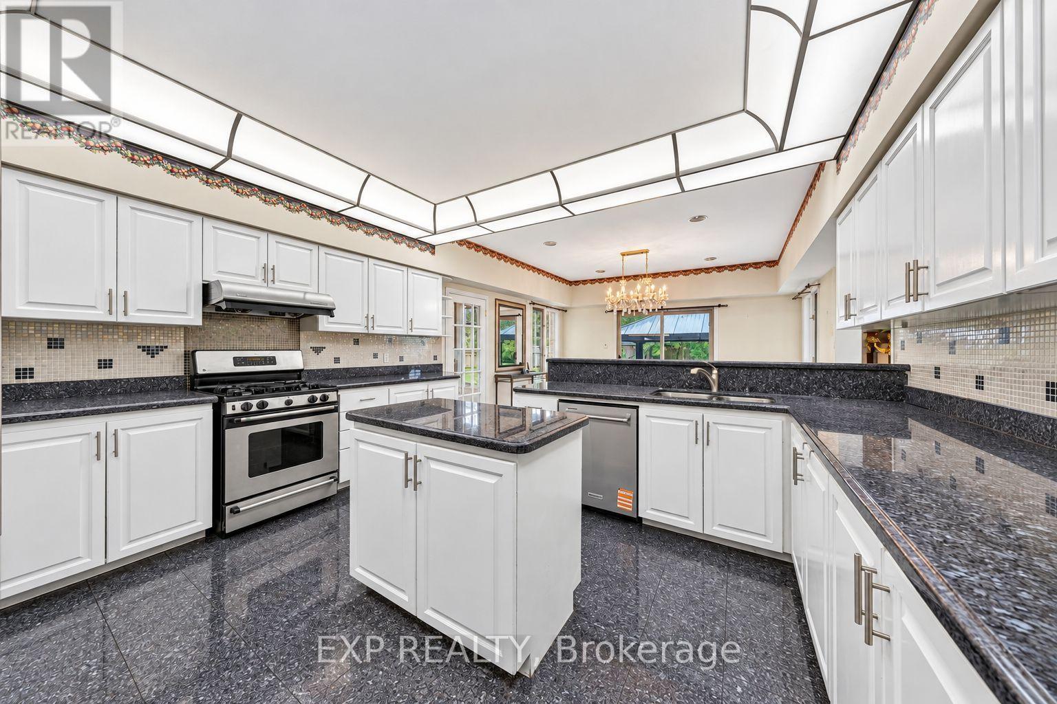2 SHALLMAR GARDENS - 17