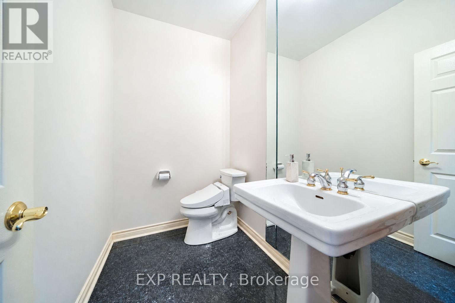 2 Shallmar Gardens, Richmond Hill, ON photo 19