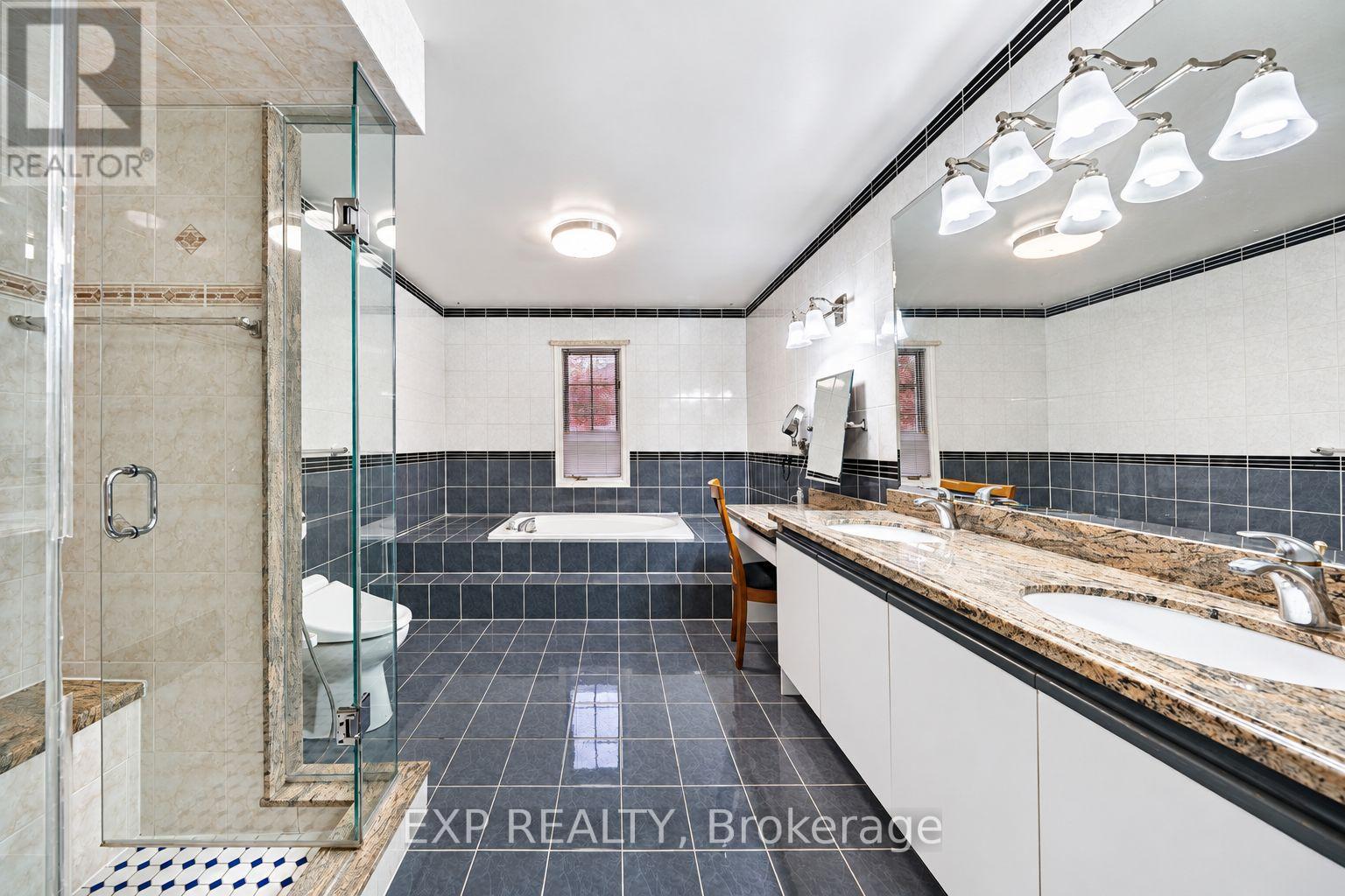 2 SHALLMAR GARDENS - 25