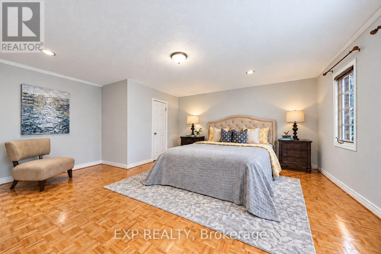 2 Shallmar Gardens, Richmond Hill, ON photo 30
