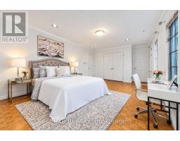 2 Shallmar Gardens, Richmond Hill, ON L4B3G4 Photo 32