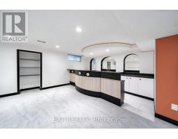 2 Shallmar Gardens, Richmond Hill, ON L4B3G4 Photo 35