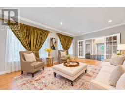 Family room - 2 Shallmar Gardens, Richmond Hill, ON L4B3G4 Photo 6