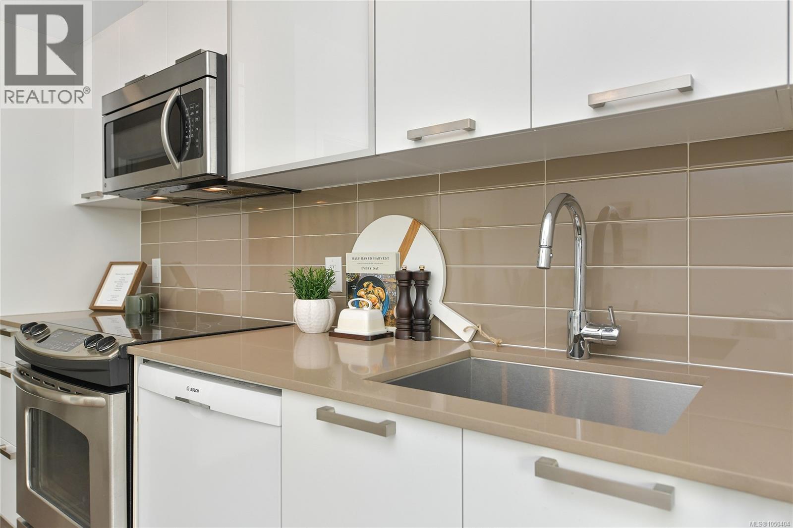 #516 517 Fisgard St - 11