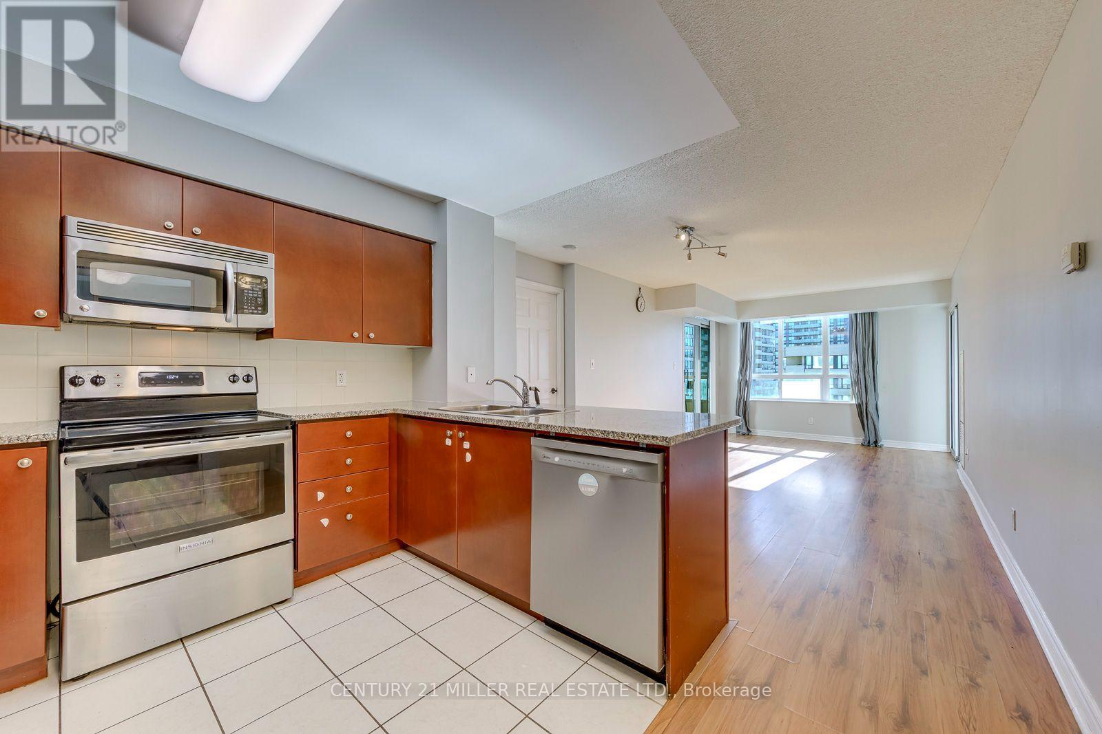 2010- 335 Rathburn Road West, Mississauga, ON photo 10