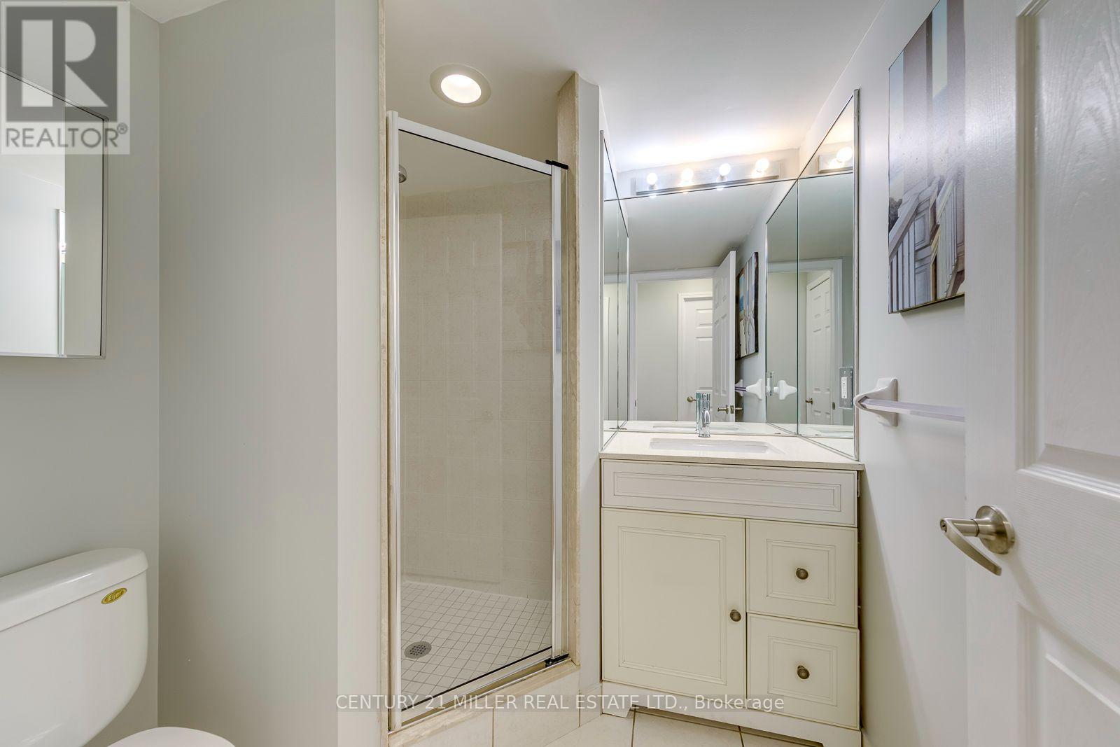 2010- 335 Rathburn Road West, Mississauga, ON photo 32